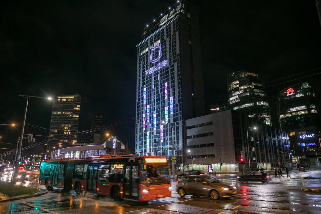 Vilniaus gatvės pasipuošė žiemos šventėms