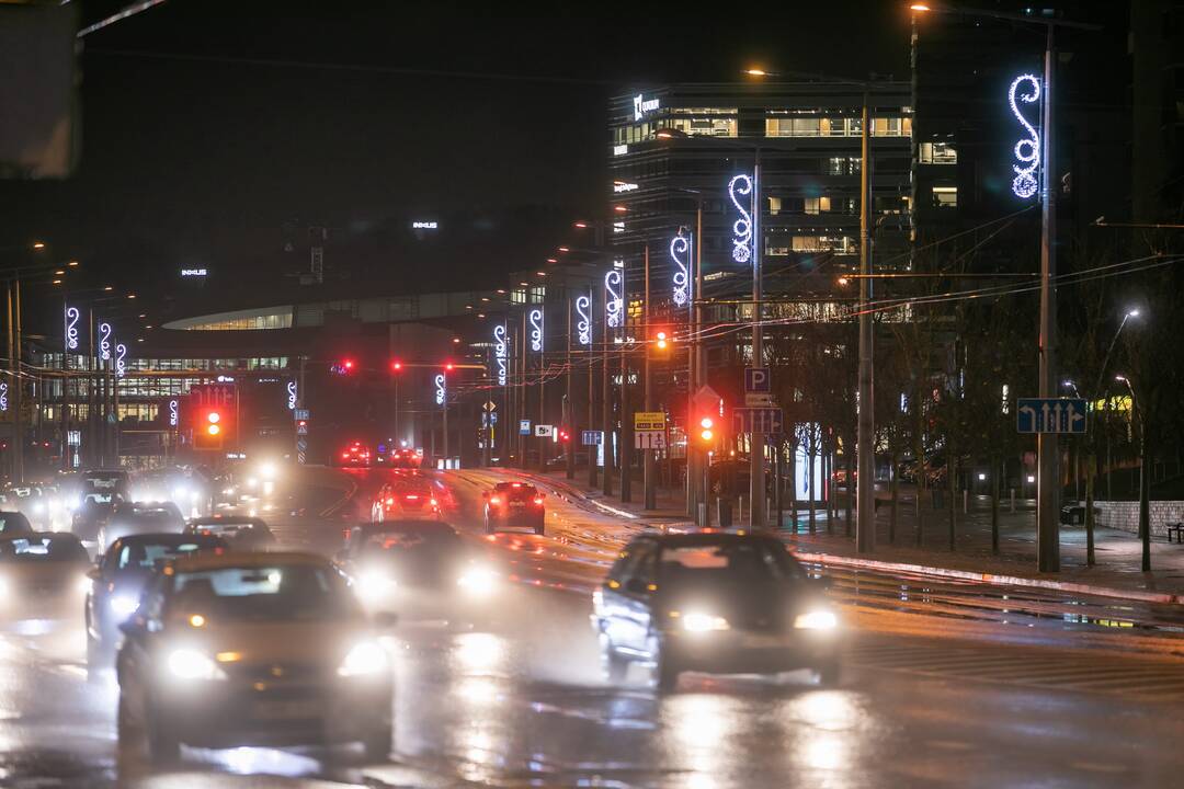 Vilniaus gatvės pasipuošė žiemos šventėms