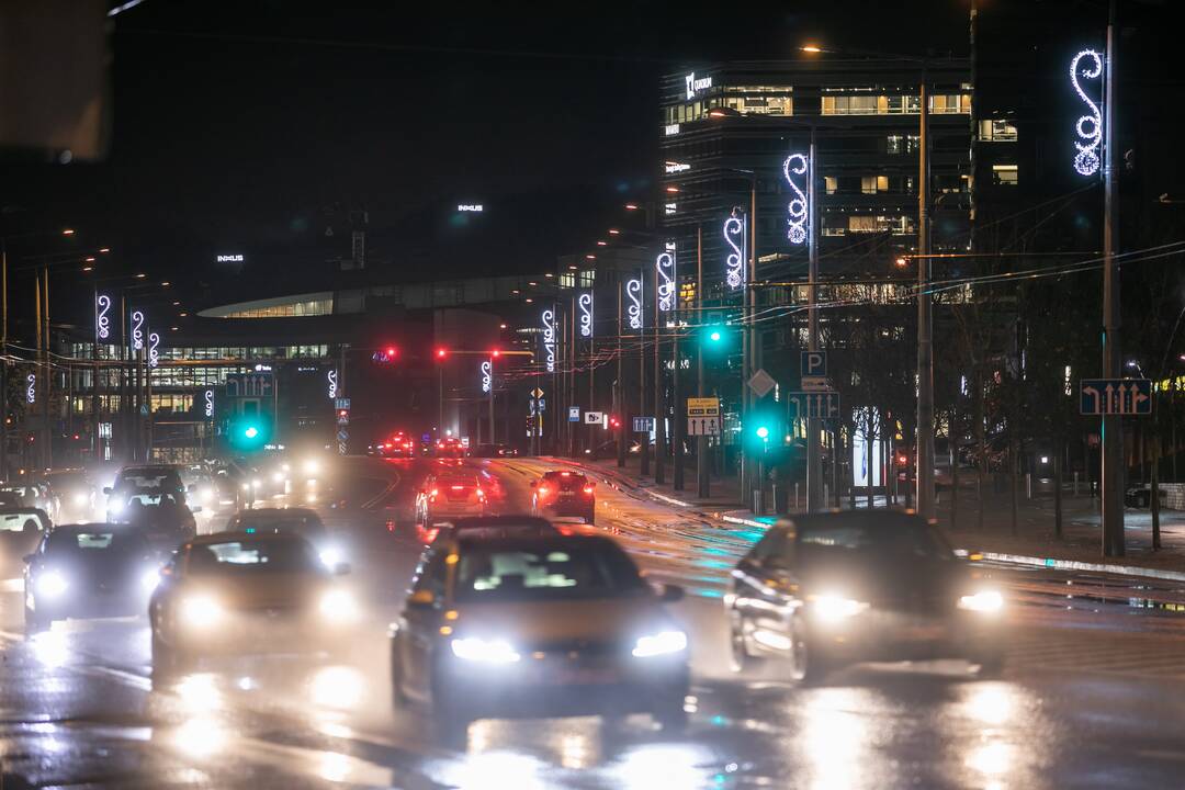 Vilniaus gatvės pasipuošė žiemos šventėms