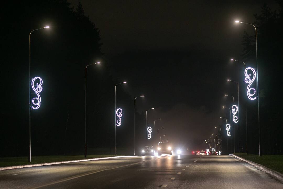 Vilniaus gatvės pasipuošė žiemos šventėms