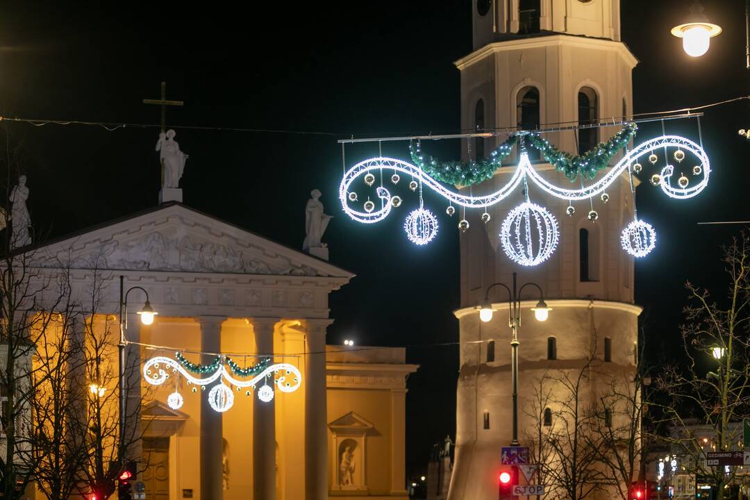 Vilniaus gatvės pasipuošė žiemos šventėms