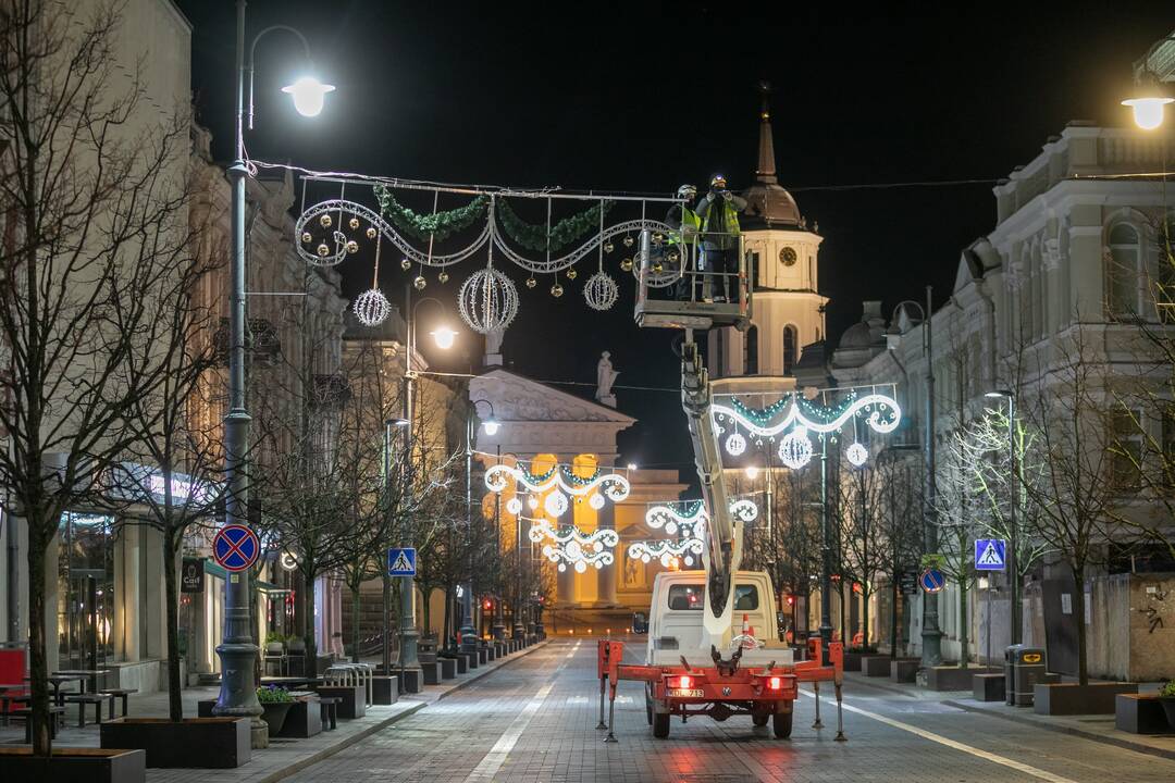 Vilniaus gatvės pasipuošė žiemos šventėms