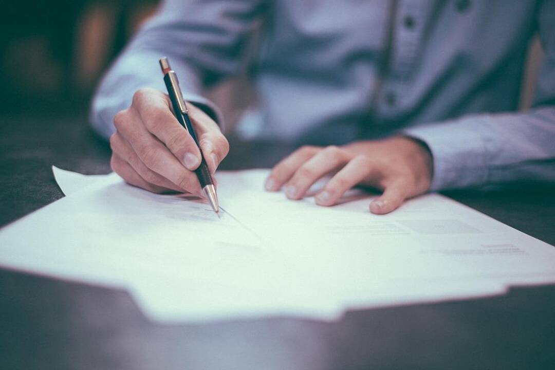 Sugriežtino atsakomybę už nesąžiningą mokslo darbų rengimą