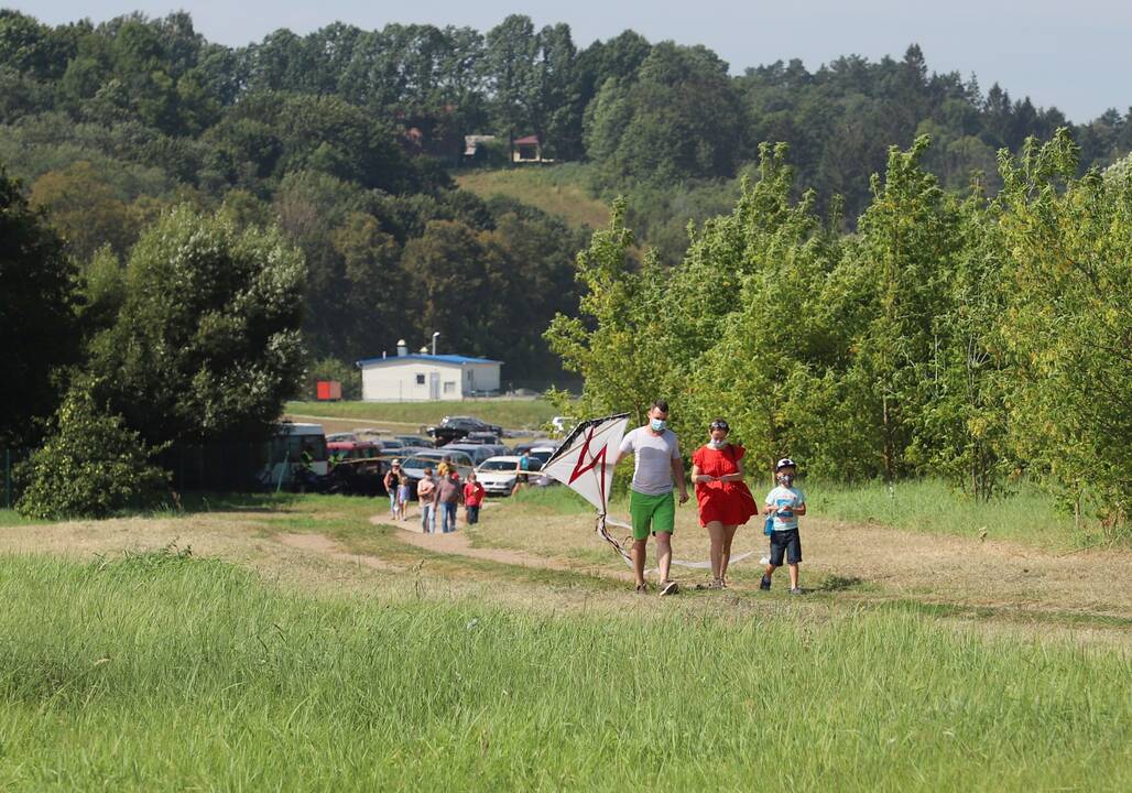 Zapyškio aitvarų festivalis „Tarp dangaus ir žemės“
