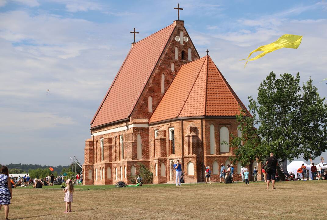 Zapyškio aitvarų festivalis „Tarp dangaus ir žemės“