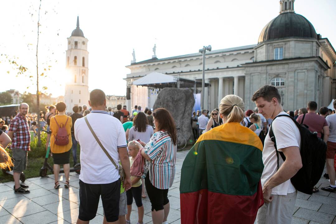  Visame pasaulyje žmonės sugiedojo Lietuvos himną