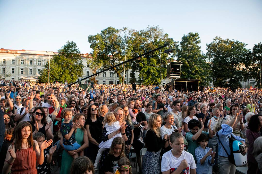  Visame pasaulyje žmonės sugiedojo Lietuvos himną