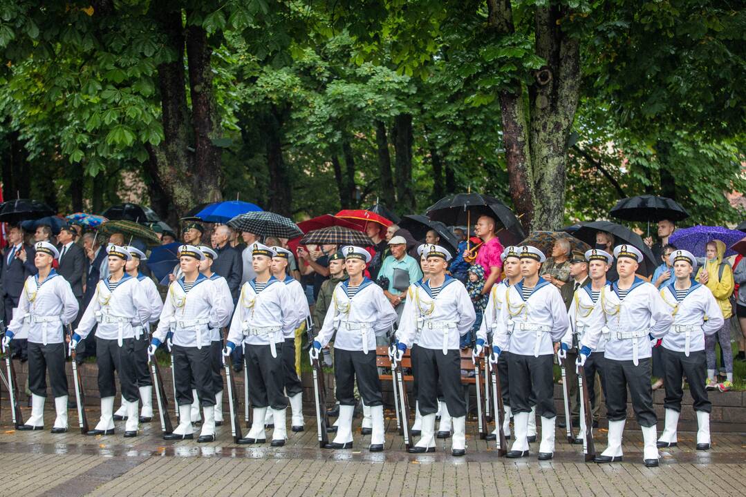 Valstybės vėliavų pakėlimo ceremonija