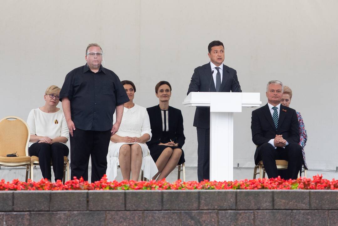 Valstybės vėliavų pakėlimo ceremonija