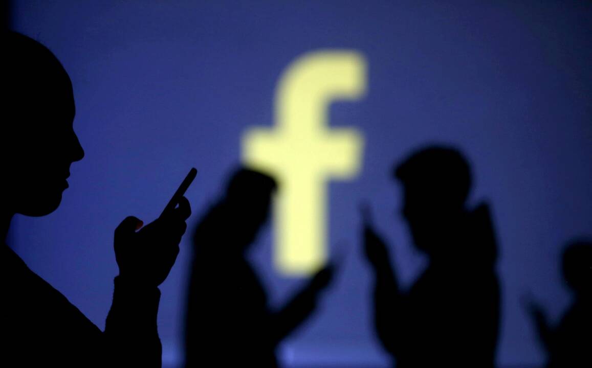 „Facebook“ dėl duomenų saugumo užblokavo per 400 programėlių