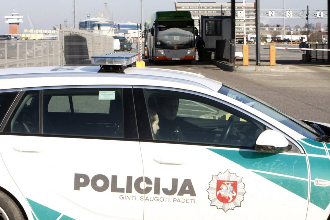 Grįžusius keltu į Klaipėdą pasitiko ginkluota palyda