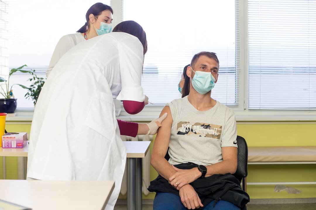 Pradėtas Tokijo olimpinėms žaidynėms rengiamų sportininkų vakcinavimas