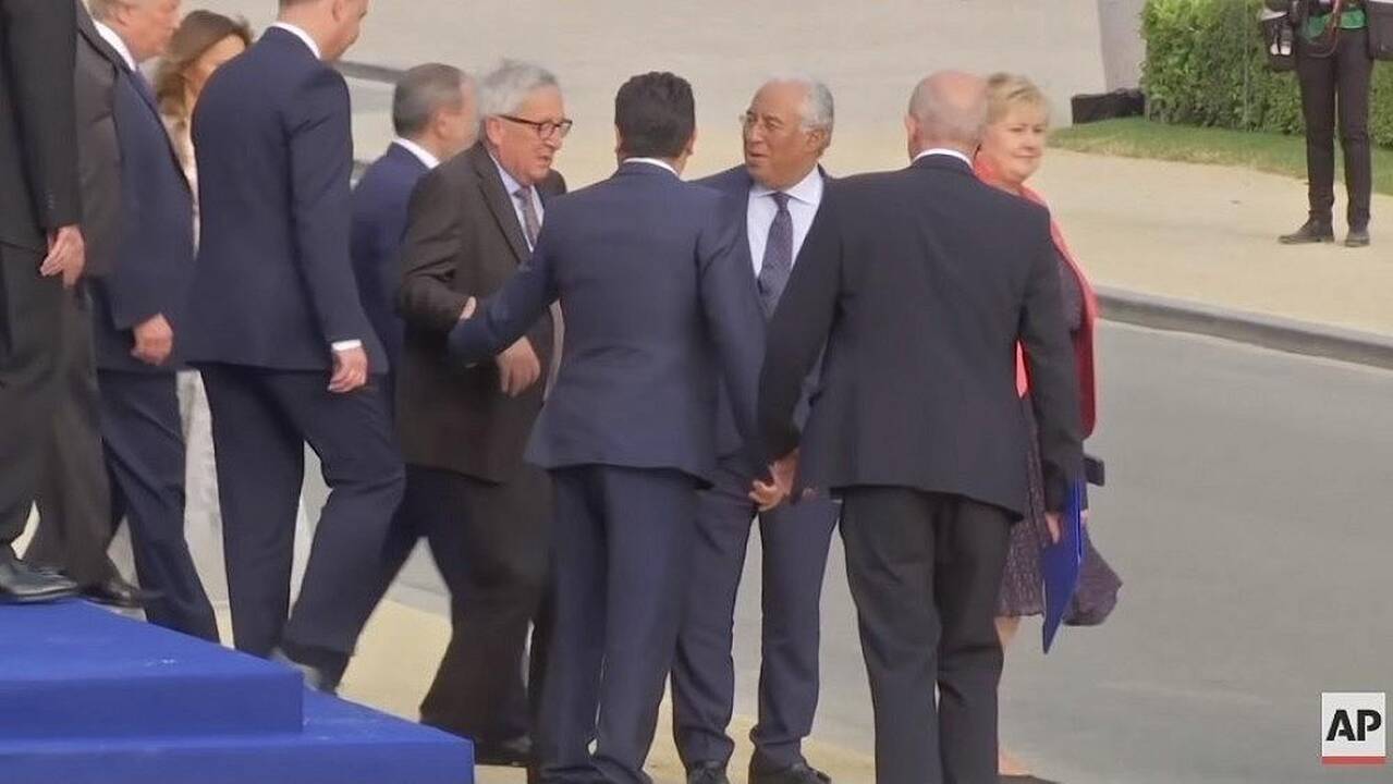 Europos Komisijos pirmininkas NATO viršūnių susitikime patyrė priepuolį