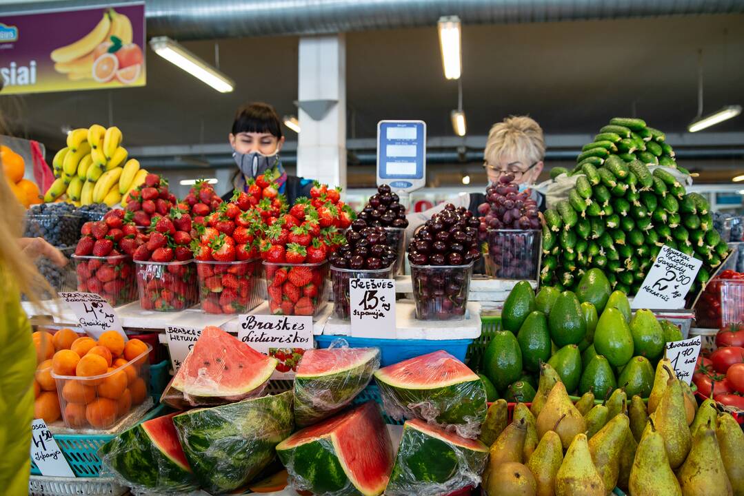 Uostamiesčio turgavietėse – atgimimas: savaitgalį pirkėjus vilios pusšimtis prekybininkų.