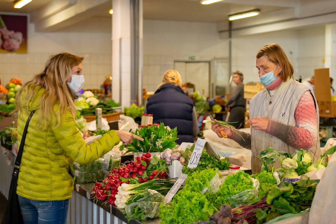 Uostamiesčio turgavietėse – atgimimas: savaitgalį pirkėjus vilios pusšimtis prekybininkų.