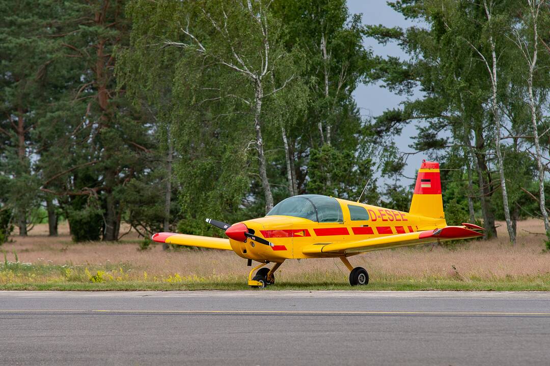 Įvykis: liepos 6-ąją Nidoje oficialiai atnaujintas oro uosto, kurio atidarymą vainikavo aviacijos šventė, darbas.
