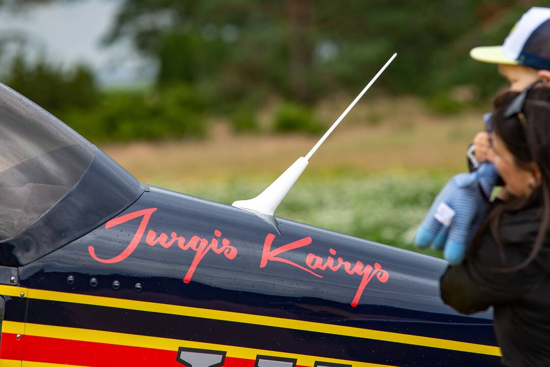 Įvykis: liepos 6-ąją Nidoje oficialiai atnaujintas oro uosto, kurio atidarymą vainikavo aviacijos šventė, darbas.