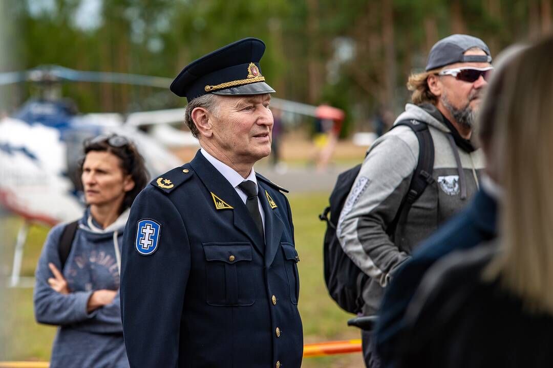Įvykis: liepos 6-ąją Nidoje oficialiai atnaujintas oro uosto, kurio atidarymą vainikavo aviacijos šventė, darbas.