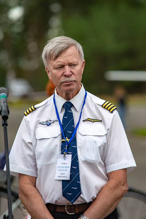 Įvykis: liepos 6-ąją Nidoje oficialiai atnaujintas oro uosto, kurio atidarymą vainikavo aviacijos šventė, darbas.