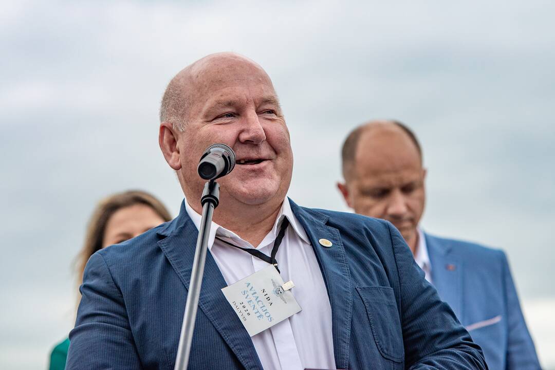 Įvykis: liepos 6-ąją Nidoje oficialiai atnaujintas oro uosto, kurio atidarymą vainikavo aviacijos šventė, darbas.