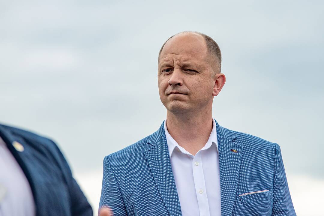 Įvykis: liepos 6-ąją Nidoje oficialiai atnaujintas oro uosto, kurio atidarymą vainikavo aviacijos šventė, darbas.