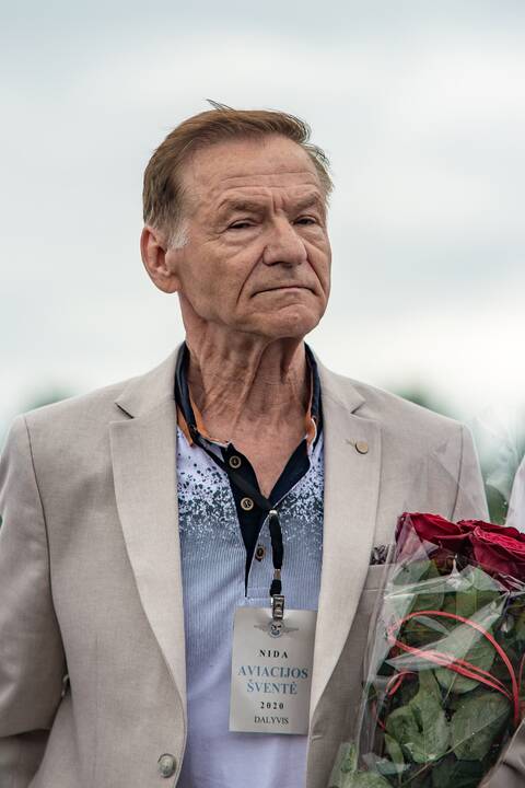 Įvykis: liepos 6-ąją Nidoje oficialiai atnaujintas oro uosto, kurio atidarymą vainikavo aviacijos šventė, darbas.