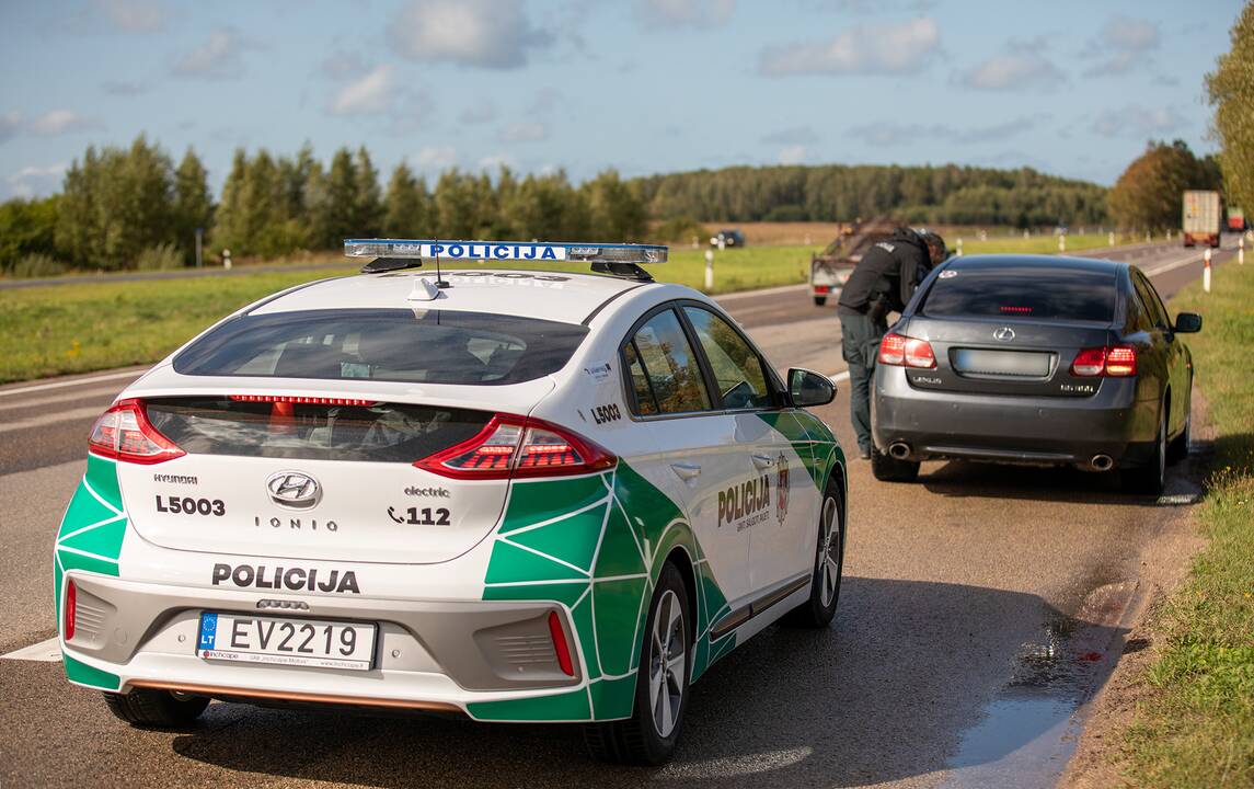 Pajūryje į kovą su pažeidėjais – elektromobiliu: greičio mėgėjus fiksuoja šimtais