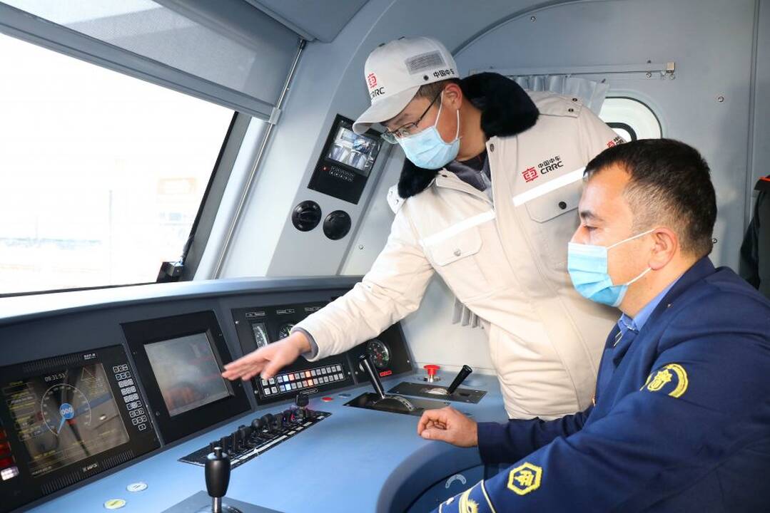 Įtaka: į Taškento gatves išrieda elektriniai lokomotyvai iš Kinijos.