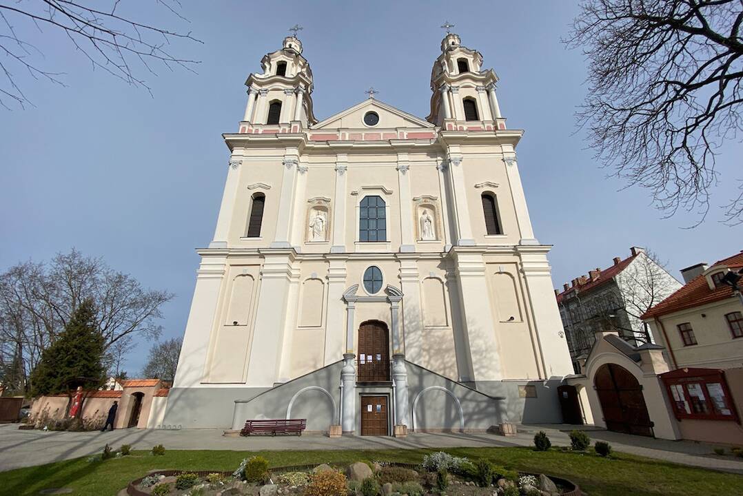 Baigiamas tvarkyti sostinės šv. arkangelo Rapolo bažnyčios stogas