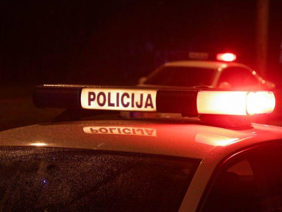 Dingęs jonaviškis rastas nužudytas savo namų teritorijoje: sulaikytas įtariamasis