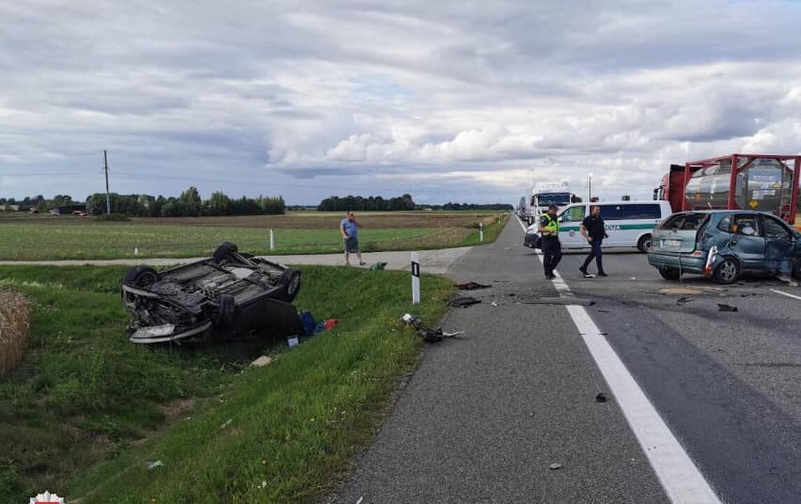Per susidūrimą su sunkvežimiu nukentėjo trys žmonės: tarp jų – ir berniukas