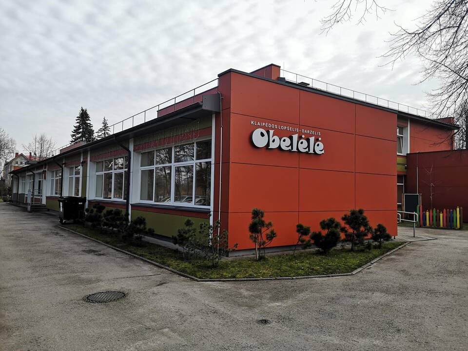Sąlygos: lopšelį-darželį "Obelėlė" lankančių vaikų tėvai baiminasi, kad dėl planų remontuoti kitus miesto darželius prastės šios ugdymo įstaigos vaikų kasdienybė.