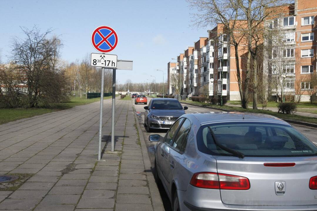 Keblumai: per karantiną išryškėjo automobilių aikštelių mieste trūkumas, tad klaipėdiečiai ne savo valia priversti pažeidinėti Kelių eismo taisykles.