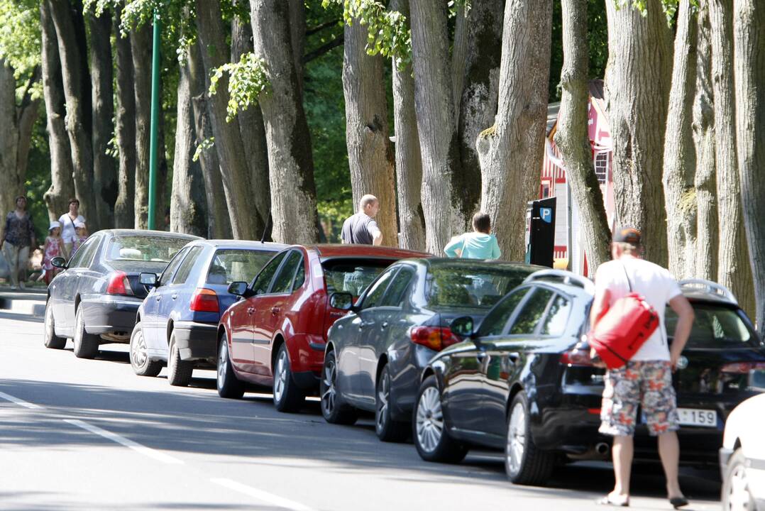 Pinigai: Palangoje jau reikia mokėti už stovėjimą, rinkliavos sezonas tęsis iki rugsėjo vidurio.