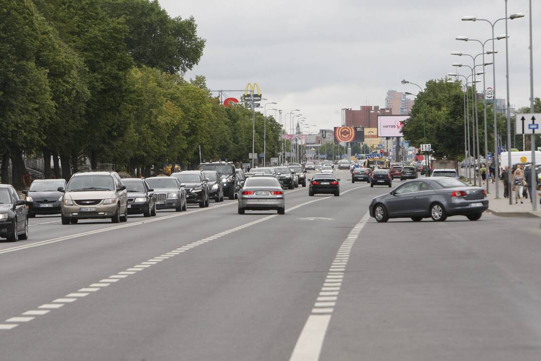 Išeitis: spūsčių problemą Taikos prospekto ruože nuo Kauno iki Paryžiaus Komunos gatvių siūloma spręsti įrengiant reversinio eismo juostą.