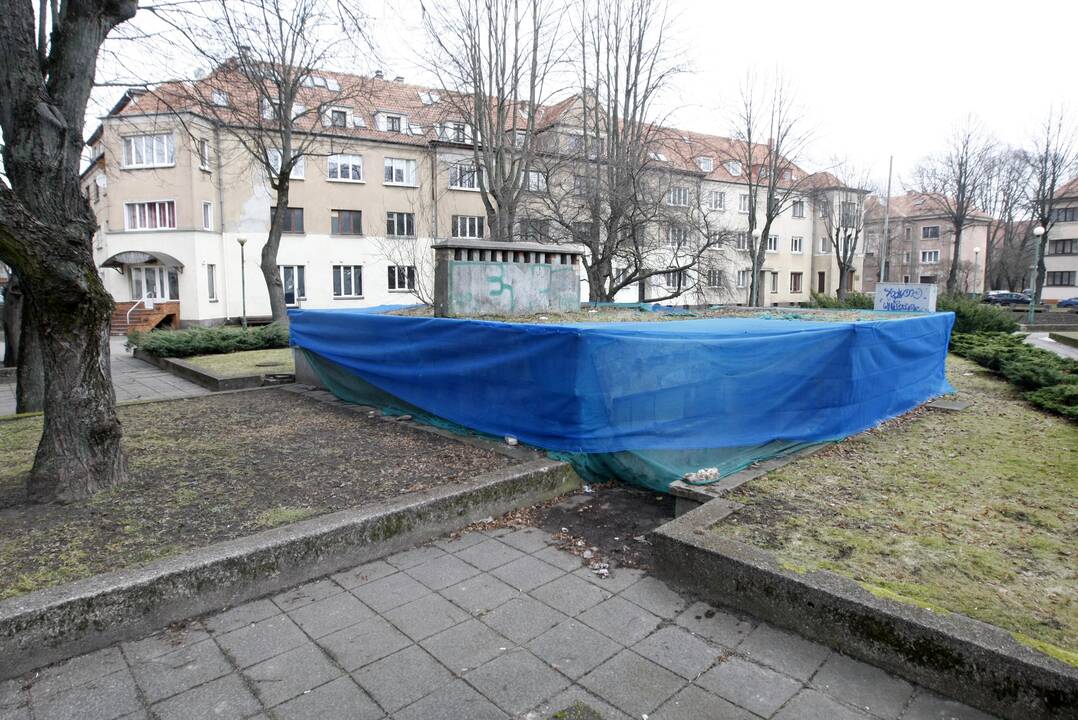 Nugriaus: apleistus požeminius tualetus pakeis modernus dviejų aukštų pastatas.
