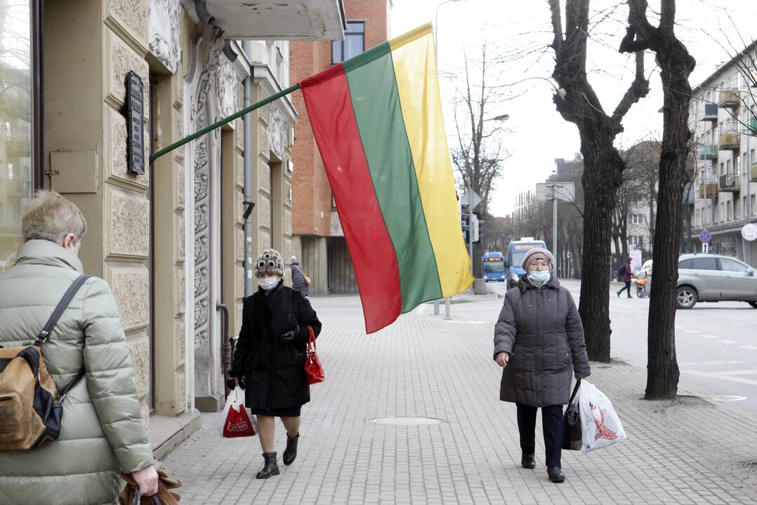 Tendencija: dar gerokai prieš Kovo 11-ąją Klaipėdos pastatai jau buvo padabinti lietuviškomis trispalvėmis.