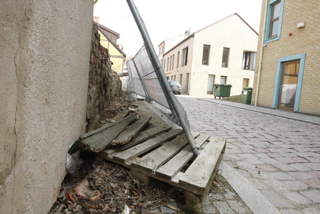 Sutrukdė: pastato likučių patraukti neleido ginčai dėl rekonstrukcijos.