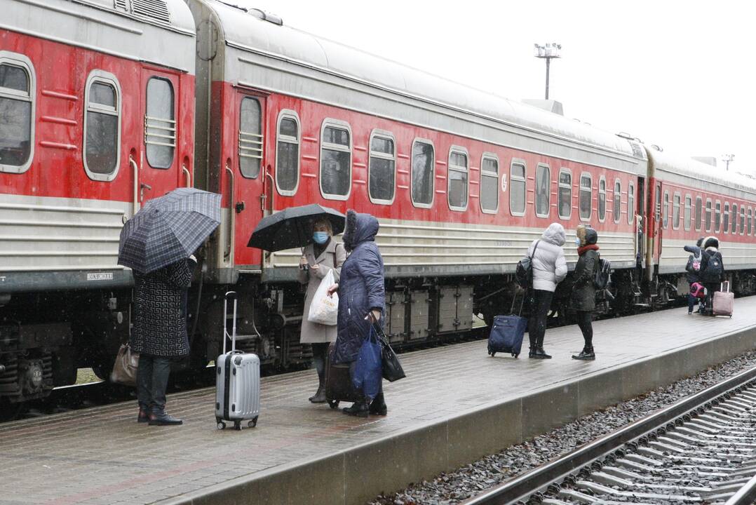 Tvarka: keliaujančiųjų be rimtos priežasties iš traukinio nelaipins, bet baudos išvengti nepavyks.