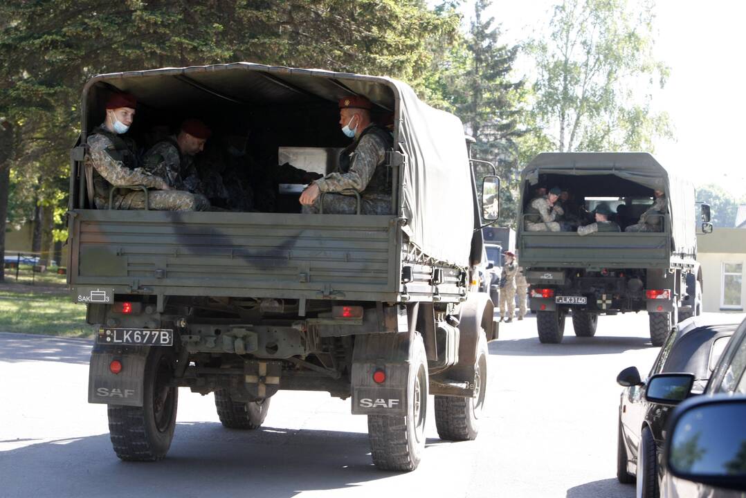 Ceremonija: pakėlus vėliavą vakar ryte duotas startas karinėms pratyboms.