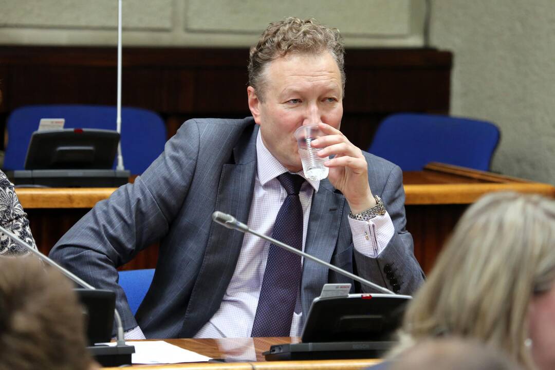 Rinkimai: vakar, paskutiniąją dokumentų pateikimo dieną, paaiškėjo, kad KU rektoriaus posto sieks šeši kandidatai, tarp jų – ir laikinasis universiteto vadovas A.Razbadauskas.