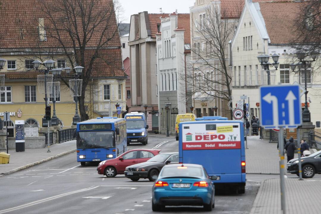 Permainos: dėl šį savaitgalį vyksiančių Vasario 16-osios ir Klaipėdos šviesų festivalio renginių keisis eismo, automobilių stovėjimo tvarka, kai kurios viešojo transporto trasos.