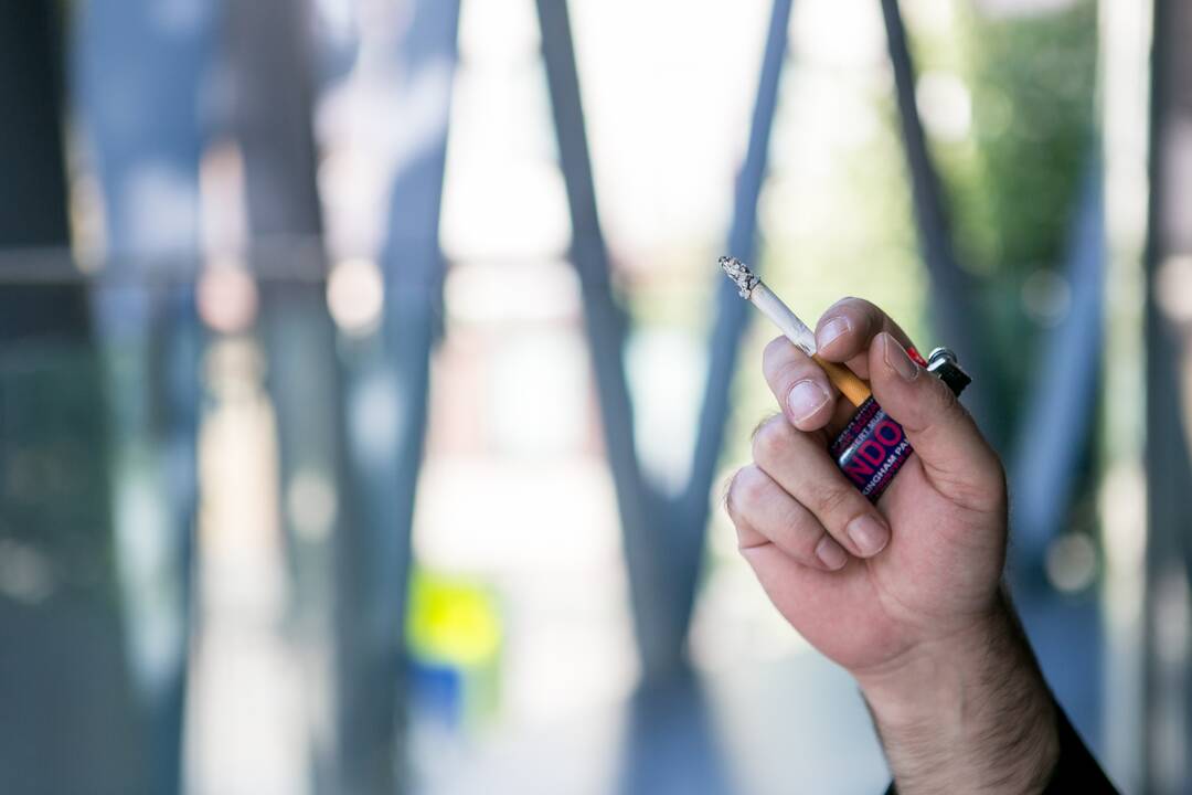Tvarka: sausį įsigaliojo įstatymas, leidžiantis uždrausti rūkyti balkonuose, terasose ar lodžijose.