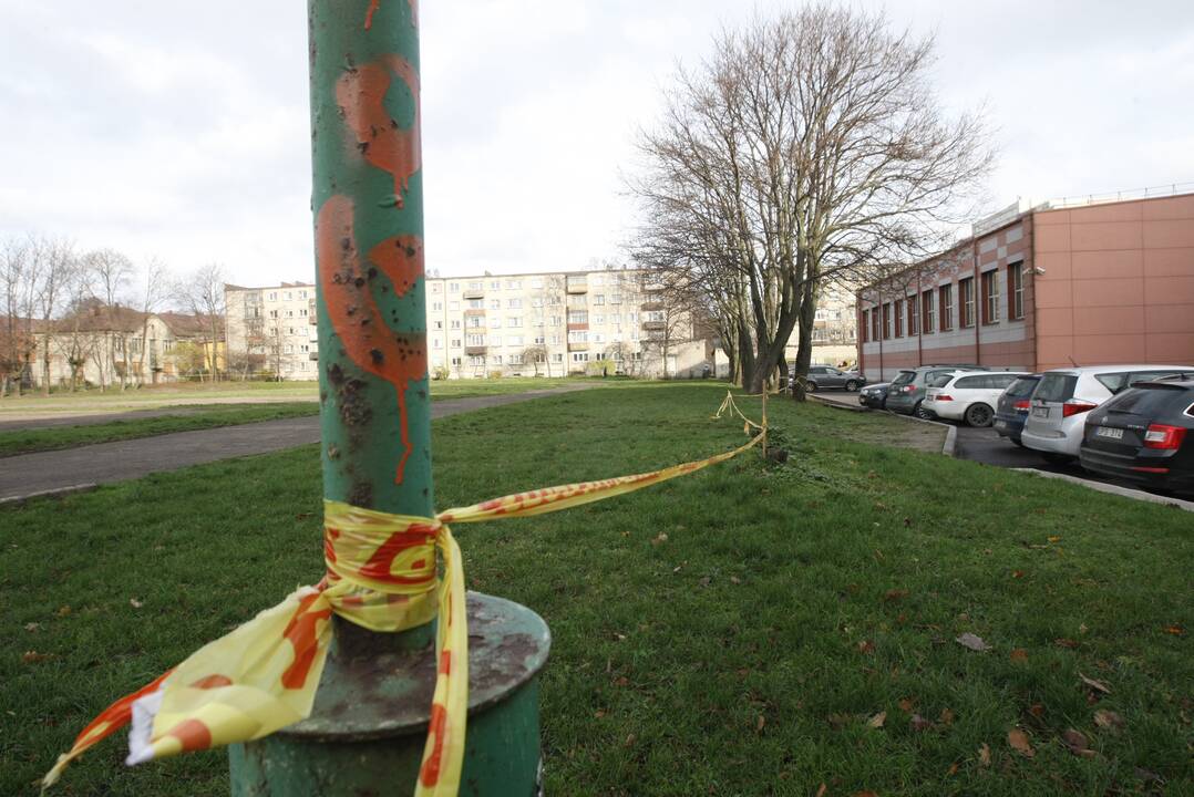 Situacija: miestas vis dar neturi išsamių tyrimų dėl taršos chromu Vitės kvartale atsakymų, be jų negalima imtis ir Vitės progimnazijos tvarkymo darbų.