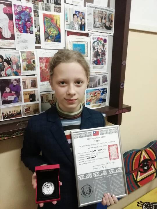 Pasiekimas: klaipėdietė M.Bačkutė pasaulinėje mokinių meno parodoje Kinijoje pelnė sidabro medalį.