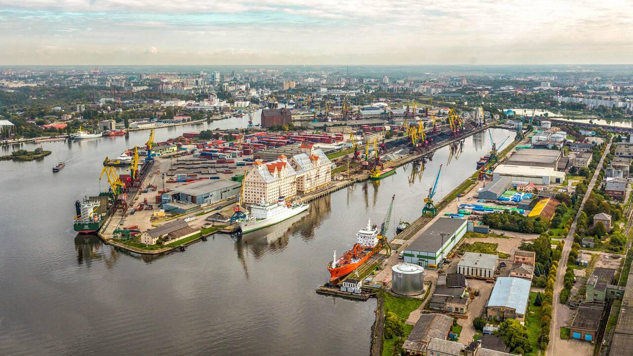 Kaltininkai: pernai net 21 proc. sumažėjusi Kaliningrado uosto krova iškėlė naujų versijų dėl jo bėdų.