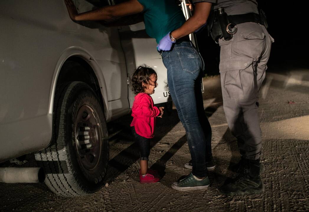 Geriausioje „World Press Photo“ metų nuotraukoje – verkianti pabėgėlė mergaitė