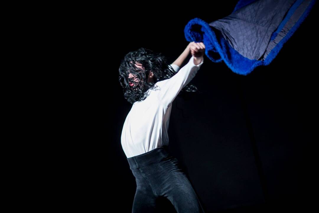 Scena iš spektaklis „Audros akis“ (choreogr. R.Ouramdane).