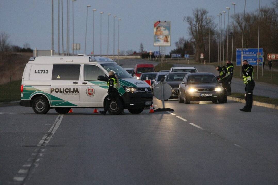 Tvarka: iki mėnesio pabaigos Klaipėdą vis dar juos policijos postai, o štai Klaipėdos rajono gyventojai galės švilpaudami važiuoti, kur tik panorės.