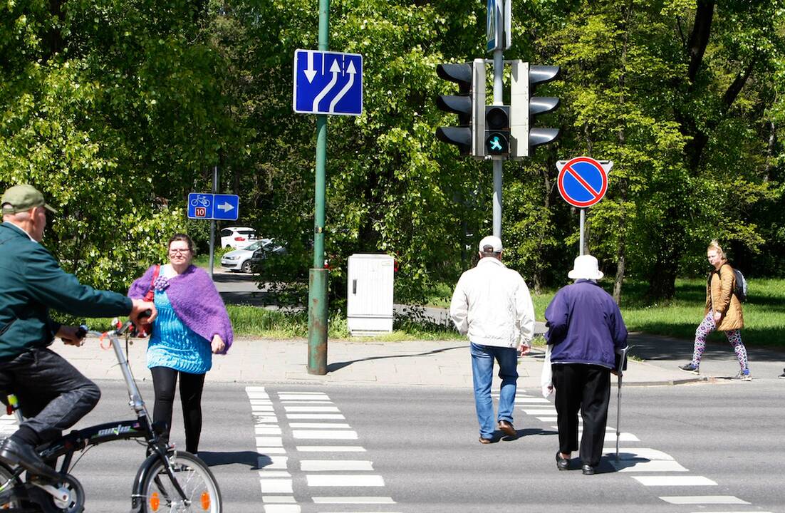 Išliko: vasaros estrados link einančius klaipėdiečius iki šiol pasitinka Berlyno simbolis.